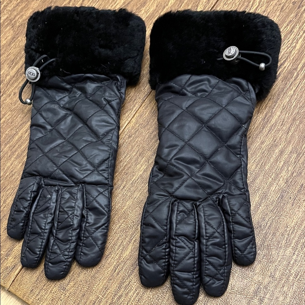 UGG Black Quilted Gloves with Faux Fur